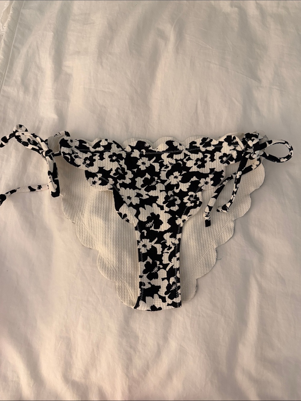Marysia Scalloped String Bikini Bottoms L